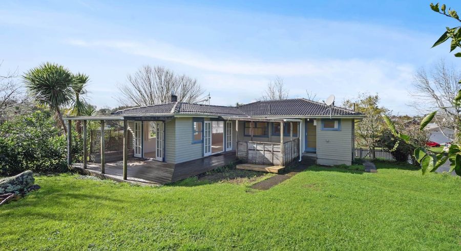  at 8 Normanton Street, Glenfield, North Shore City, Auckland