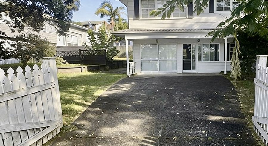  at Mairangi Bay, North Shore City, Auckland