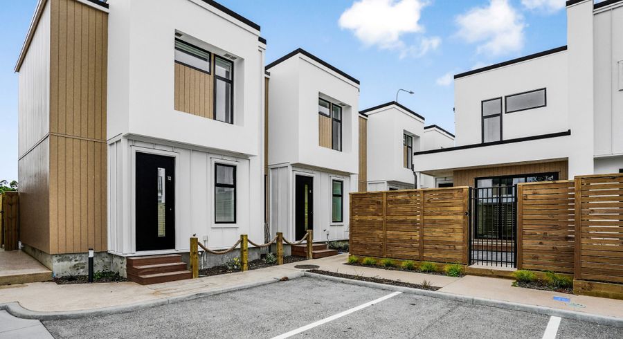  at 10/10 Pascoe Avenue, Paremata, Porirua, Wellington