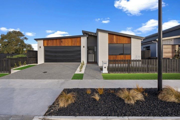  at 9 Earp Crescent, Chartwell, Hamilton