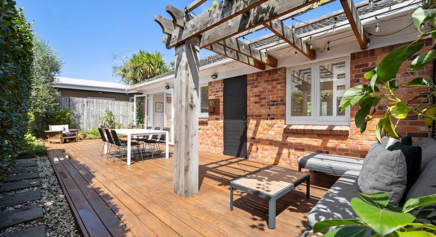  at 7 Bromley Place, Glen Innes, Auckland