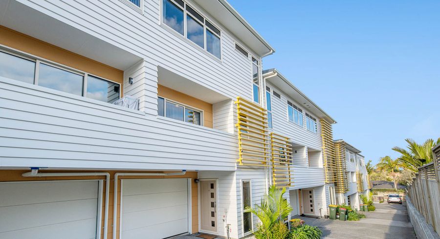  at 2/3 Coronation Road, Hillcrest, North Shore City, Auckland