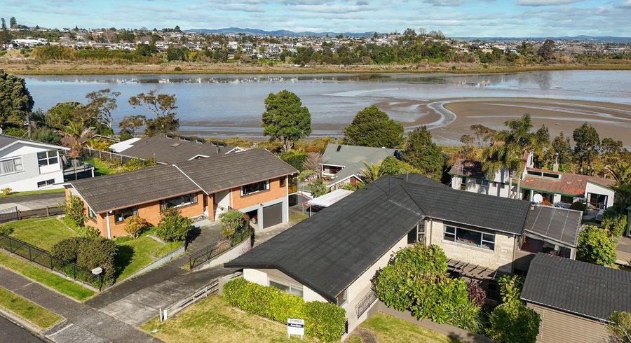  at 4 Sunny Bay Road, Matua, Tauranga, Bay Of Plenty