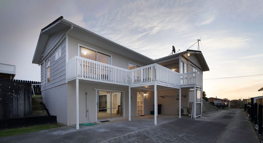  at 76 Kahukura Avenue, Waitārere Beach, Levin