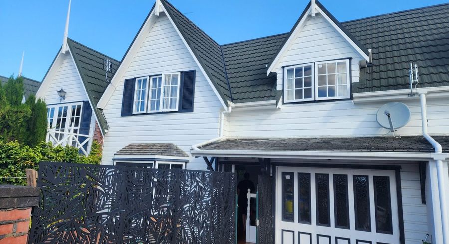  at 2/23 Huia Rd, Point Chevalier, Auckland City, Auckland