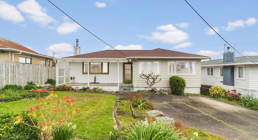  at 8 Roberts Road, Glenfield, North Shore City, Auckland