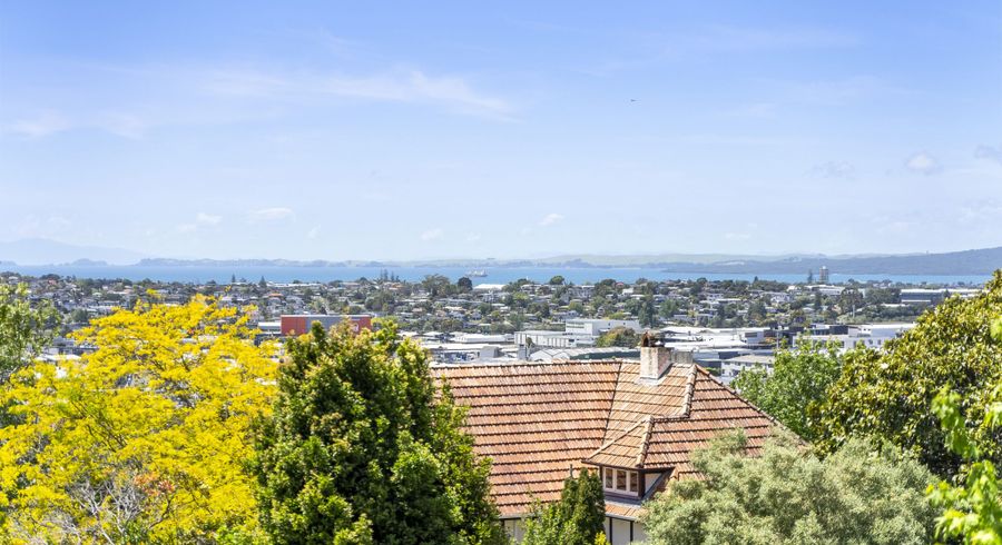  at 2/15 Chivalry Road, Glenfield, North Shore City, Auckland