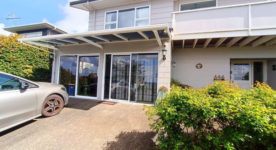  at 32 Chatswood Grove, Chatswood, North Shore City, Auckland