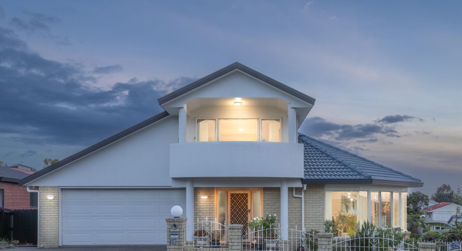  at 16 McCahill Views, Botany Downs, Manukau City, Auckland