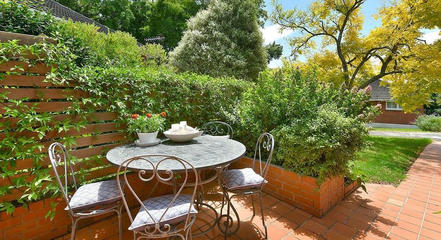  at 2/14 Dorchester Street, Meadowbank, Auckland