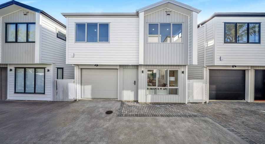  at 9D Glennandrew Drive, Half Moon Bay, Manukau City, Auckland