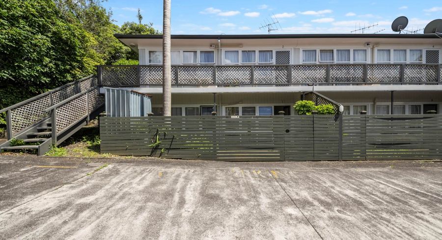  at 1/11 Tawera Road, Greenlane, Auckland