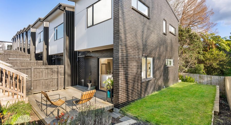  at 33 Meg Lane, Glen Eden, Waitakere City, Auckland