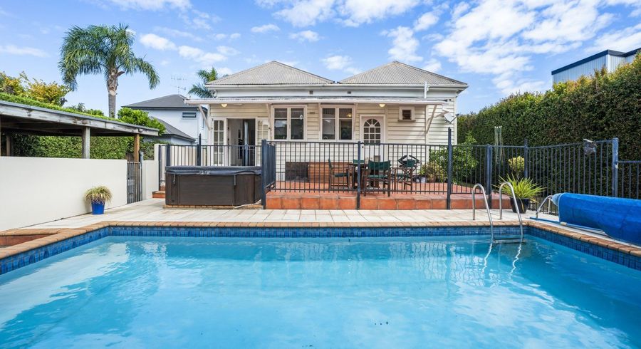  at 4/9 Lillington Road, Remuera, Auckland City, Auckland