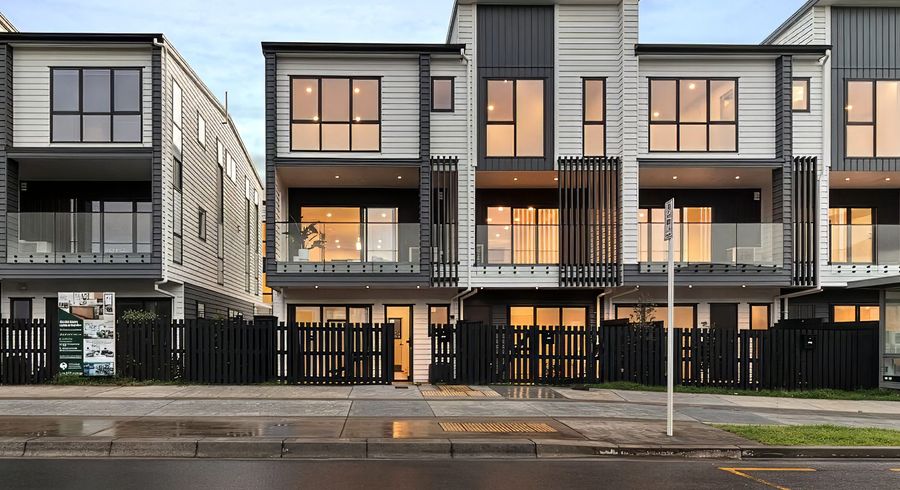  at 9 Coast Garden Drive, Hobsonville, Waitakere City, Auckland