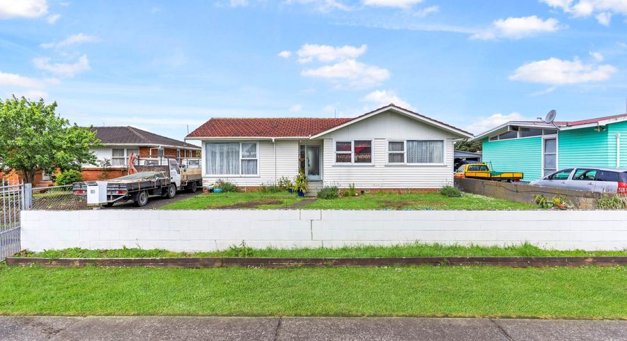  at 72 Bader Drive, Mangere, Auckland