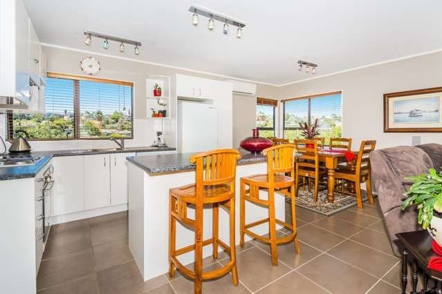  at 1/112 Oaktree Avenue, Browns Bay, North Shore City, Auckland