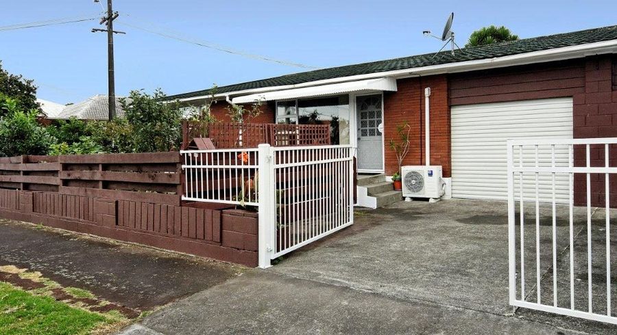  at 1/17 Woodward Road, Mount Albert, Auckland