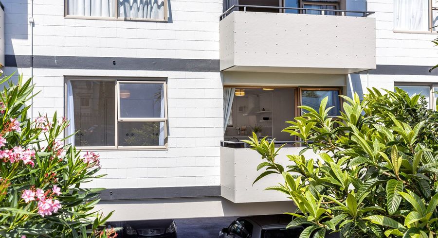  at 2/44 Esplanade Road, Mount Eden, Auckland