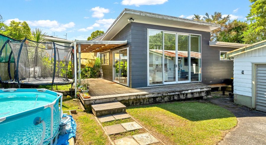  at 1 Pitcher Place, Glen Eden, Auckland