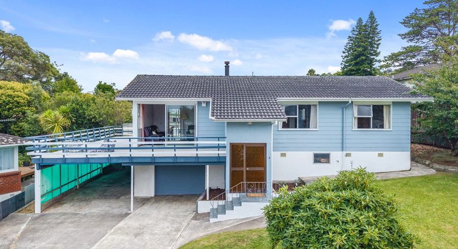  at 4 Halcombe Place, Green Bay, Waitakere City, Auckland