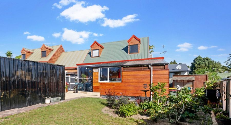  at 2/8 Leven Lane, Totara Heights, Manukau City, Auckland