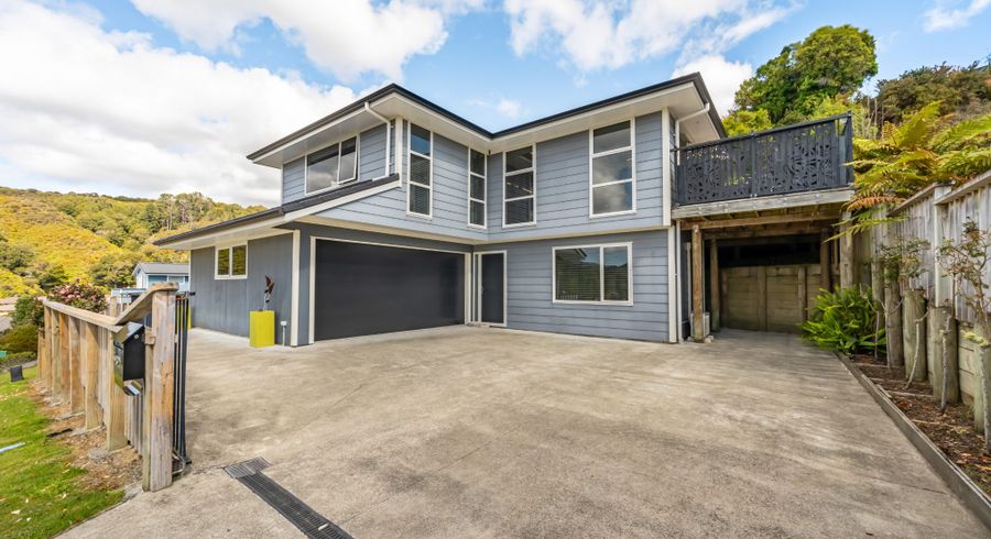 at 32 King Charles Drive, Kingsley Heights, Upper Hutt, Wellington