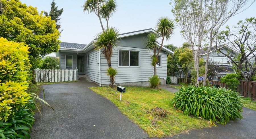  at Top Floor/32 Thurleigh Grove, Karori, Wellington, Wellington