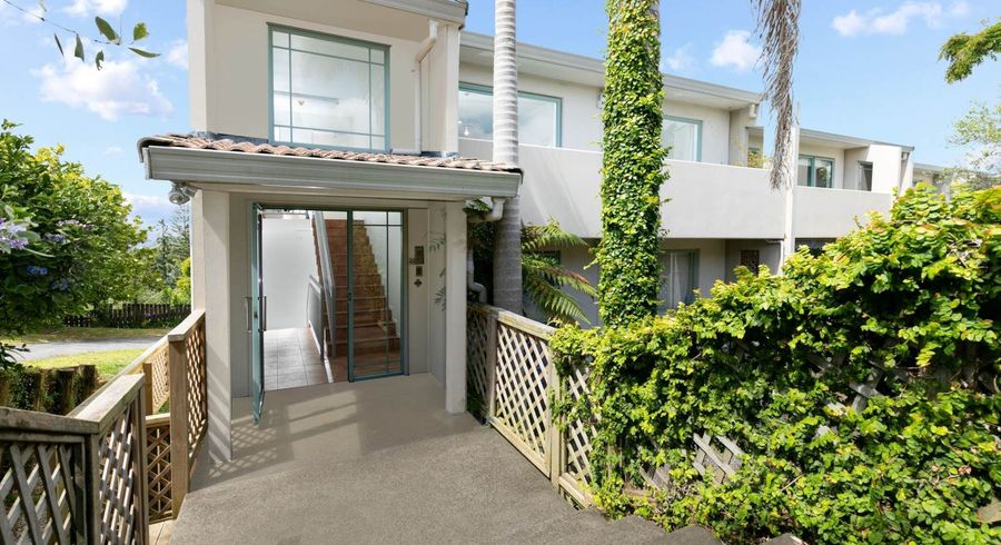  at 2d/221 Sunset Road, Sunnynook, North Shore City, Auckland