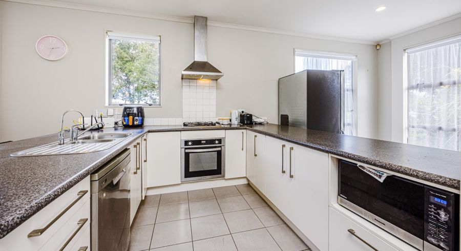  at 16 Figaro Crescent, Takanini, Papakura, Auckland