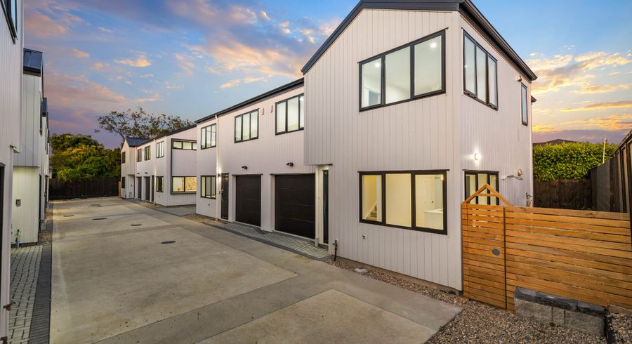  at 2/113 Beach Road, Te Atatu Peninsula, Waitakere City, Auckland