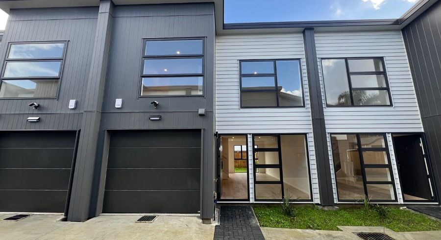  at 4/15 Oakland Avenue , Papatoetoe, Manukau City, Auckland