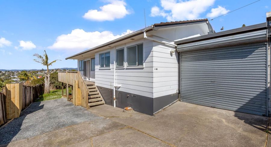  at 2/47 Royal Road, Massey, Auckland