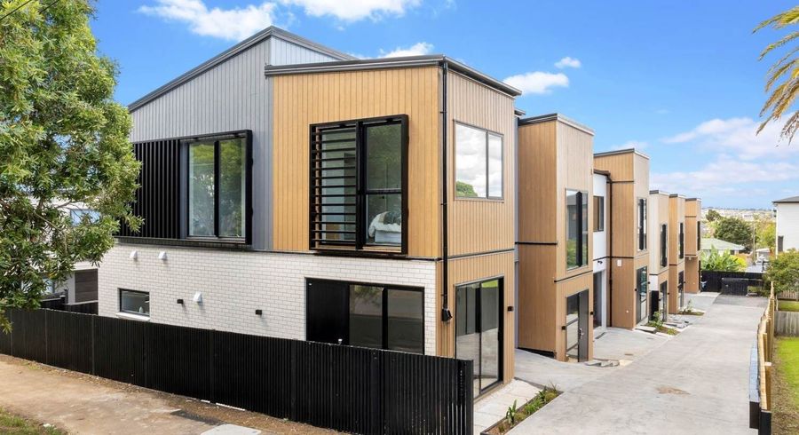  at 10 Bagnall Avenue, Point England, Auckland
