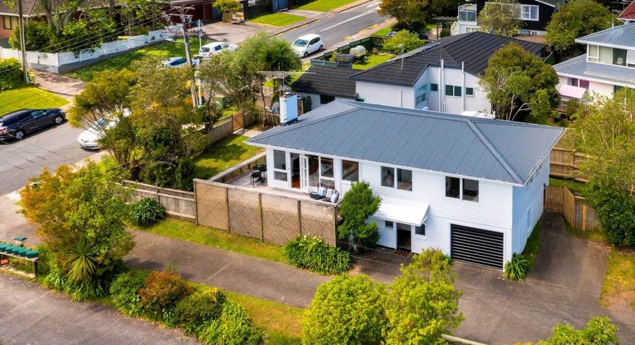  at 4 Bond Crescent, Forrest Hill, North Shore City, Auckland