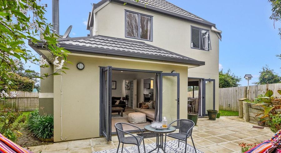  at 2/33 Waipa Street, Birkenhead, Auckland
