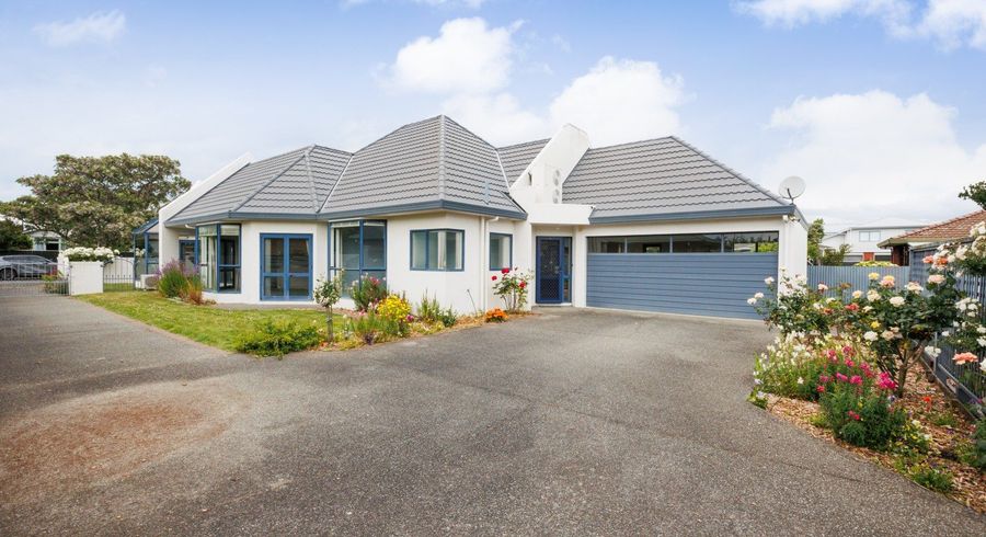  at 8 Martin Street, City Centre, Palmerston North, Manawatu / Whanganui