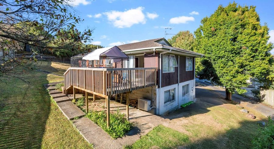  at 16  Bacot Place, Howick, Manukau City, Auckland