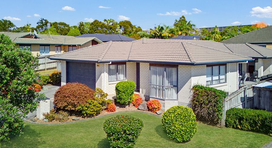  at 102 Buscomb Ave, Henderson, Waitakere City, Auckland