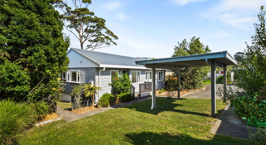  at 41 Meadowvale Rise, Titirangi, Waitakere City, Auckland