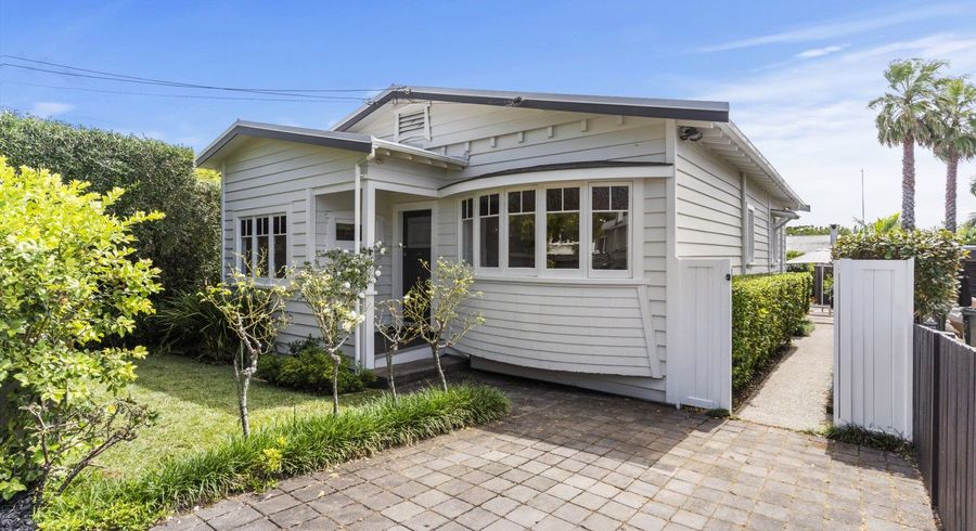  at 22 Cumberland Avenue, Westmere, Auckland