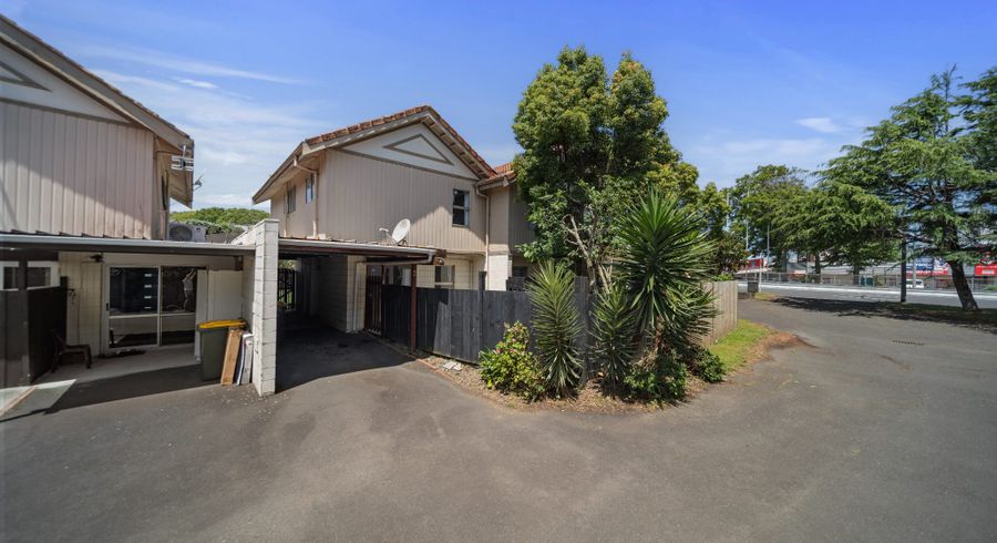  at 2/104 Pakuranga Road, Pakuranga, Manukau City, Auckland