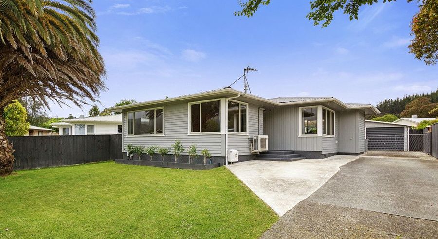  at 4 Ponderosa Grove, Maoribank, Upper Hutt