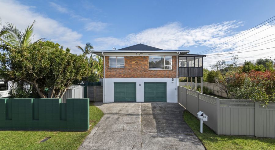  at 1/33 Eversleigh Road, Belmont, Auckland