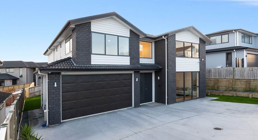  at 3 Coxton Lane, Pinehill, Auckland