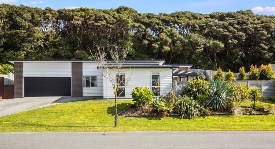  at 11 Banks Boulevard, Whitby, Porirua