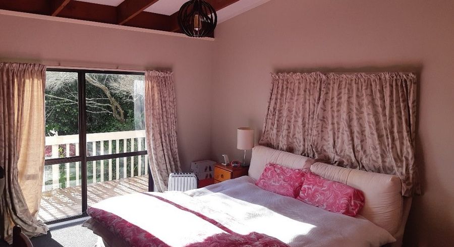  at 2/20 Waverley Avenue, Glenfield, Auckland