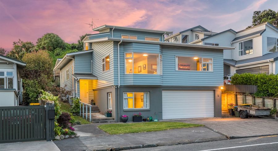  at 18 Beach Road, Plimmerton, Porirua
