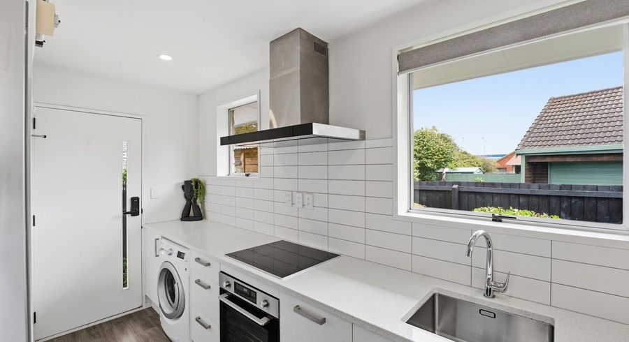  at 2/17b Prestons Road, Redwood, Christchurch City, Canterbury