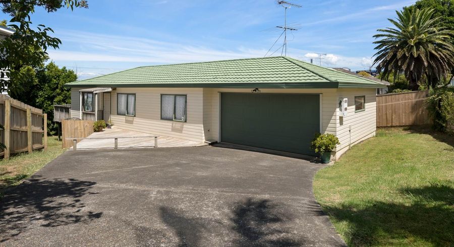  at 2/29 Bruce Road, Glenfield, Auckland
